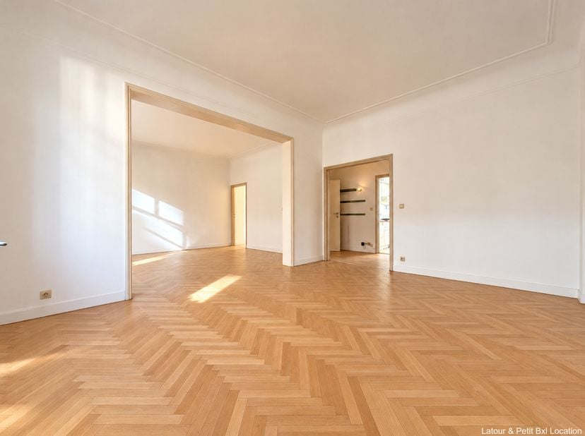 Appartement te huur in Avenue Louise 129A bus 11,
                    1000 Brussel