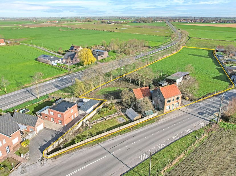 Te renoveren woning met 5 slaapkamers op 8.102 m²  te Diksmuide!<br />
<br />
In de deelgemeente Keiem bevindt zich deze woning met prachtig open zich