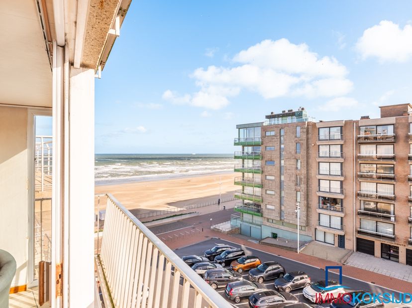 Koksijde-Bad, Residentie Skyline, Appartement met 2 slaapkamers in kleinschalige residentie, 4e verdieping met lift.<br />
<br />
Bestaande uit: inkom