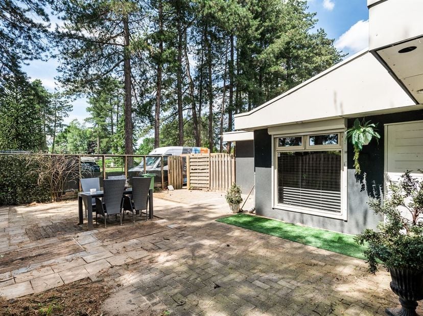 Situation :<br />
Ce chalet/gîte est situé dans un cadre très calme, au sein du domaine de loisirs de Tulderbos. Niché dans un cadre verdoyant, ce dom