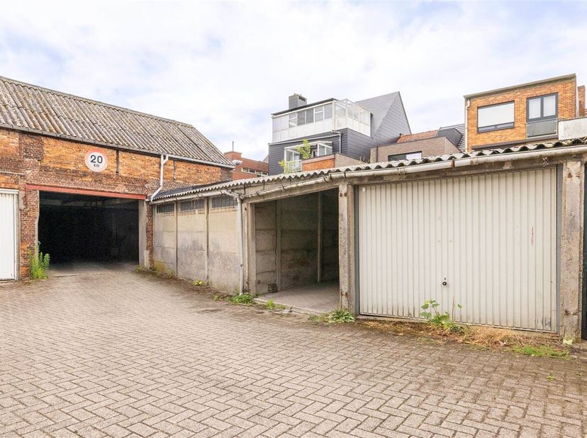Garage à vendre
                    à 2200 Herentals