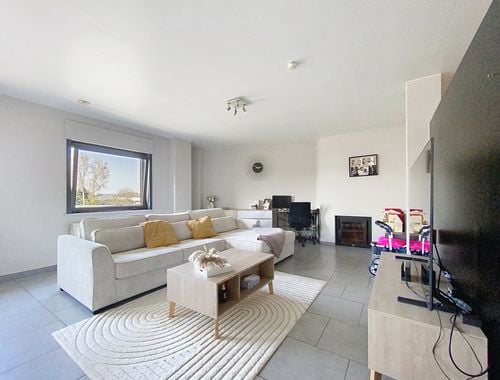                                         Appartement à louer à Espierres, € 715
