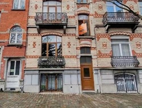                                         Maison deux facades à vendre à Schaerbeek, € 590.000
