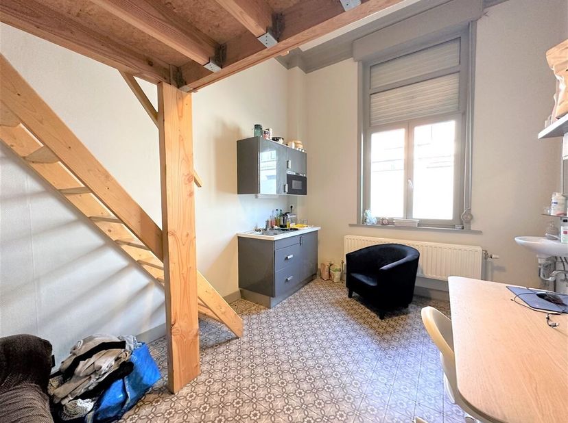 UNIQUEMENT POUR LES ÉTUDIANTS - UNIQUEMENT POUR LES ÉTUDIANTS (pour visionner, appelez le +32 384 14 14)<br />
Cette chambre d'étudiant est située au