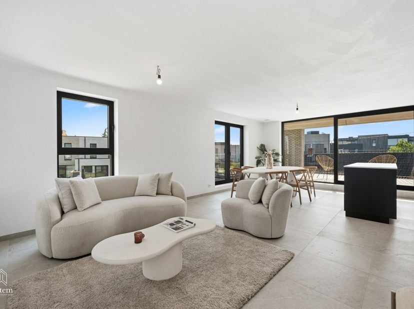 Exclusief en energiezuinig nieuwbouwappartement met ruim terras<br />
<br />
Ontdek dit stijlvolle en hoogwaardig afgewerkte appartement op de eerste