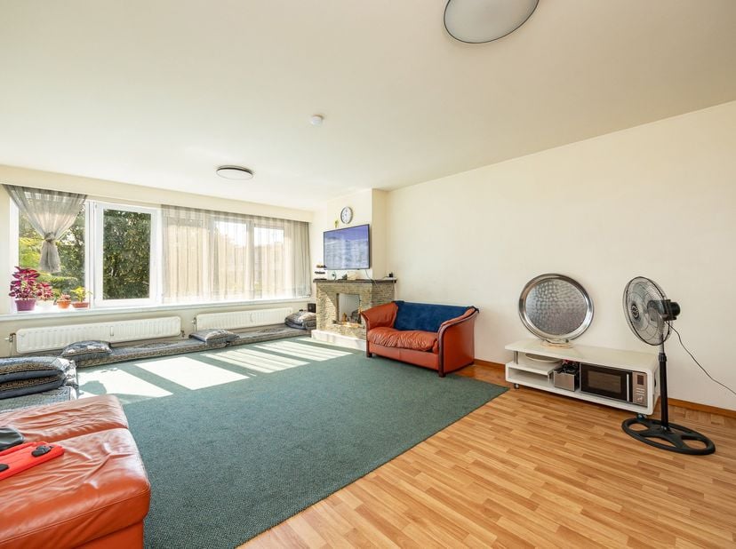 In het populaire Deurne Zuid vinden we in een gebouw met 6 appartementen dit leuke appartement terug op de tweede verdieping. Het appartement is te be