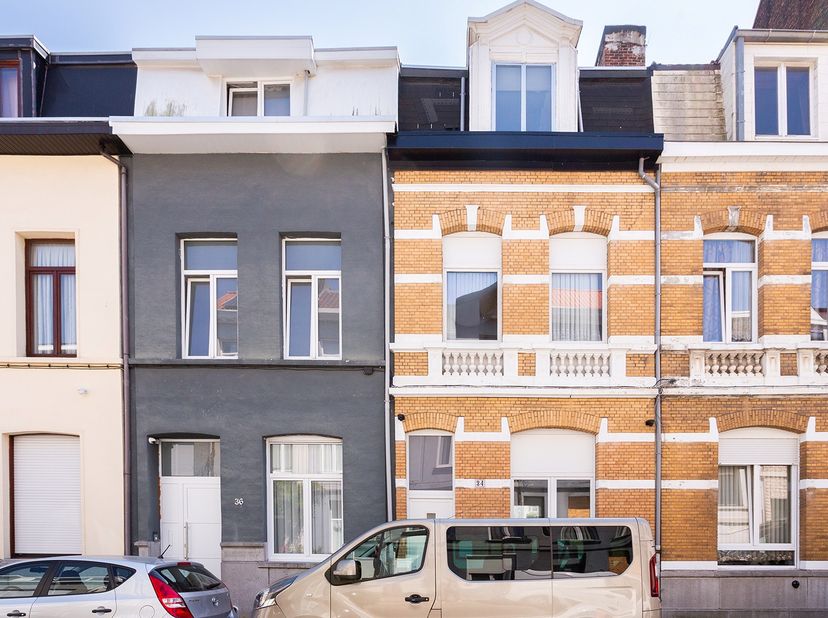 Karaktervolle voorgevel met leuke buitenruimte<br />
<br />
Locatie<br />
Welkom in de Zeilstraat 34! Dankzij de goede verbinding naar de autosnelweg