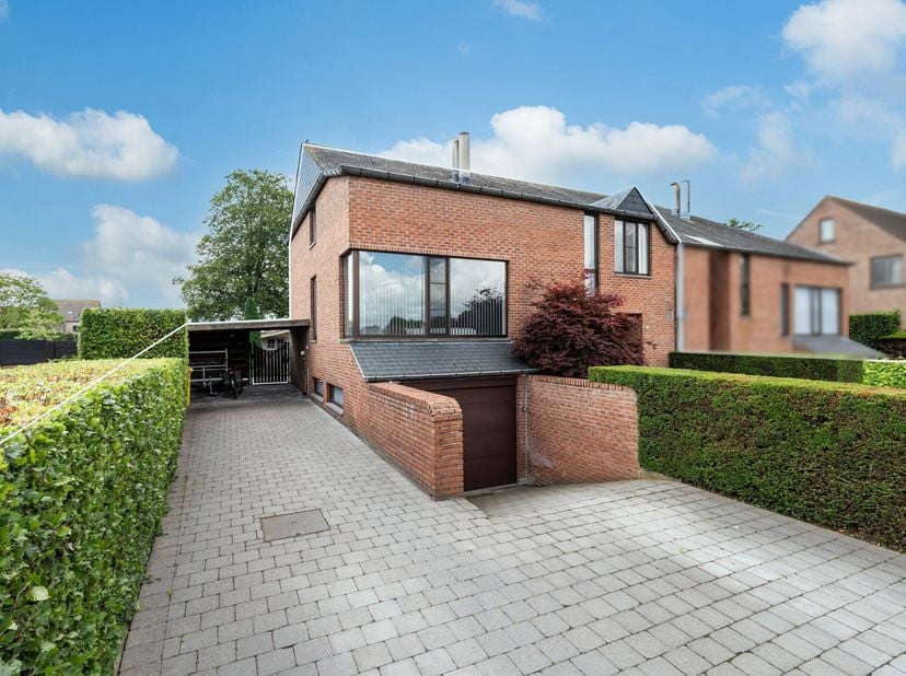 Instapklare woning met 3 slaapkamers en ruime tuin in Hoogstraten<br />
Bent u op zoek naar een verzorgde, instapklare woning op een uitstekende locat