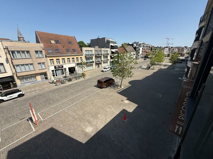 Appartement te koop in Markt 106 bus 003,
                    9800 Deinze