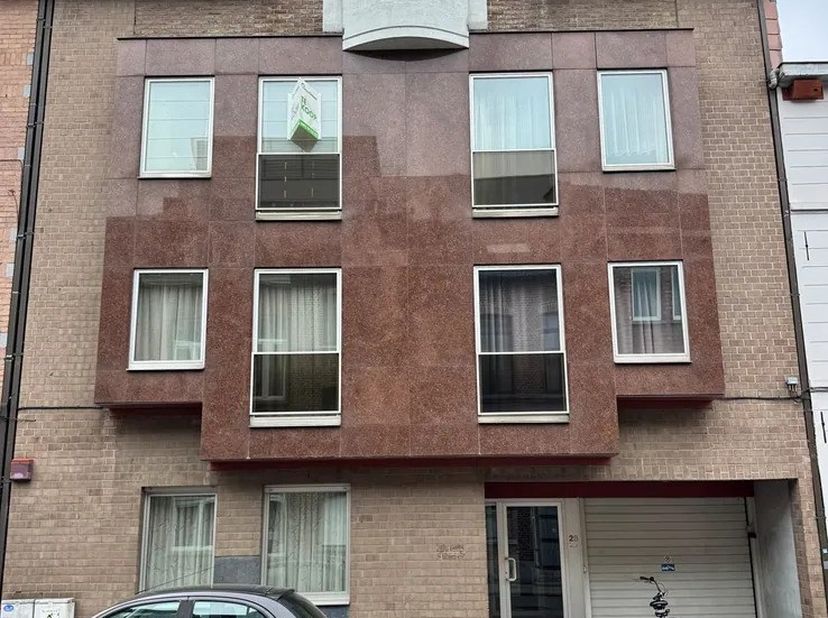 Dit appartement is gelegen op de 2de verdieping van een kleine residentie in het centrum van Leuven. <br />
<br />
Het appartement bestaat uit: lift -