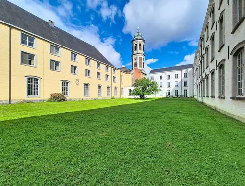                                         Kantoor te huur in Drongen, € 1.600
