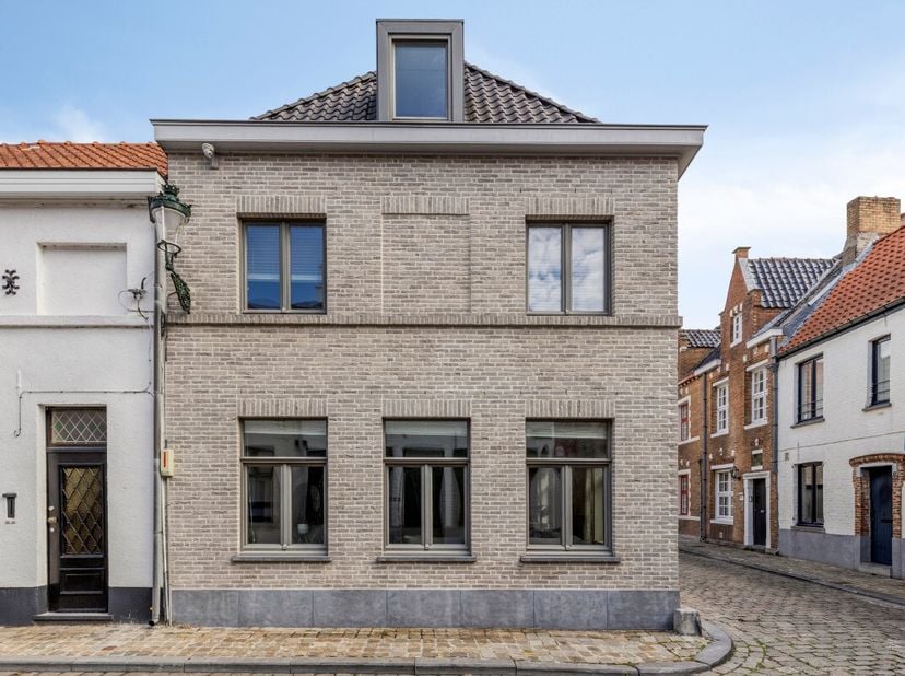 Huis te koop in Konfijtstraat 3,
                    8000 Brugge