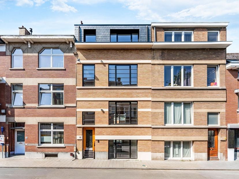Luxueus afgewerkt herenhuis in het Nieuw Kwartier! <br />
<br />
Ligging: Het pand is gelegen in een rustige doodlopende straat op wandelafstand van