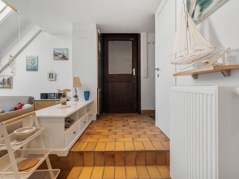 Maison de vacances chaleureusement aménagée avec 1 chambre, terrasse, petit jardin et emplacement de parking, située dans un domaine de vacances calme
