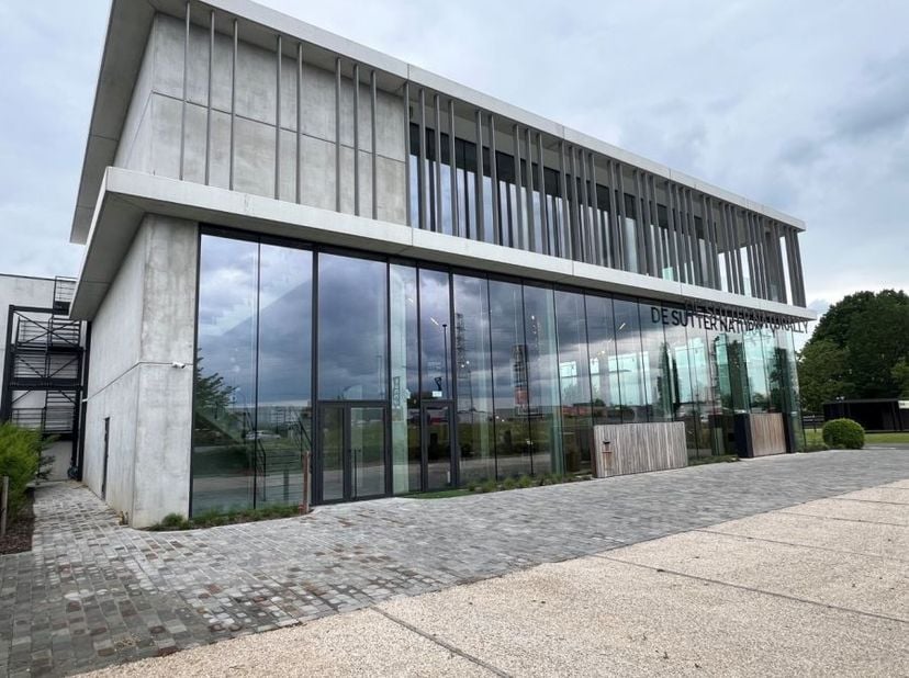 Polyvalent bedrijfsgebouw op toplocatie tussen Leuven en Mechelen.<br />
<br />
--------<br />
niet opsplitsbaar<br />
<br />
te huur - kantoor (1 uni