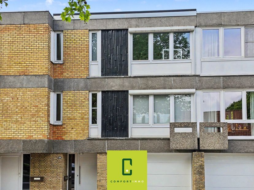 STARTPRIJS: BEZOEKDAG  WOENS 27 MEI OP AFSPRAAK:<br />
Ontdek deze verzorgde bel-etagewoning gelegen in de rustige Stokveldelaan 42 te Sint-Michiels.