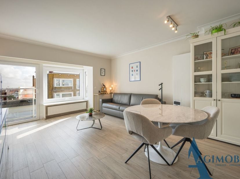 Instap klaar en hoogwaardig afgewerkt appartement op toplocatie in Duinbergen, vlak bij de Zeedijk.&amp;nbsp;<br />
Garant voor een comfortabel verblijf a