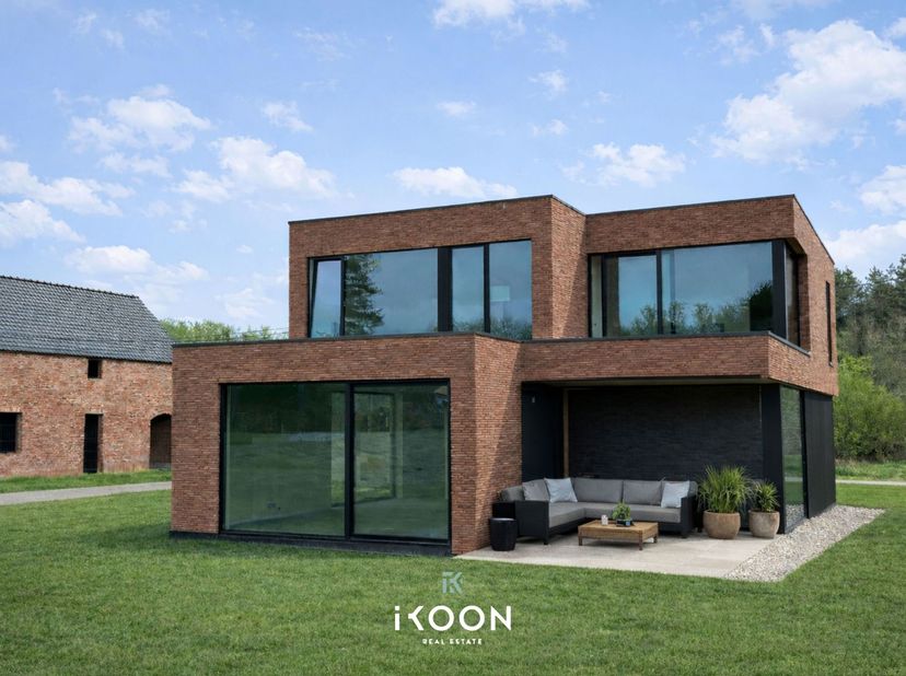 Deze exclusieve nieuwbouwvilla in Ramsel is gelegen in een kleine, rustige straat nabij de dorpskern en geniet van een vlotte verbinding richting Aar
