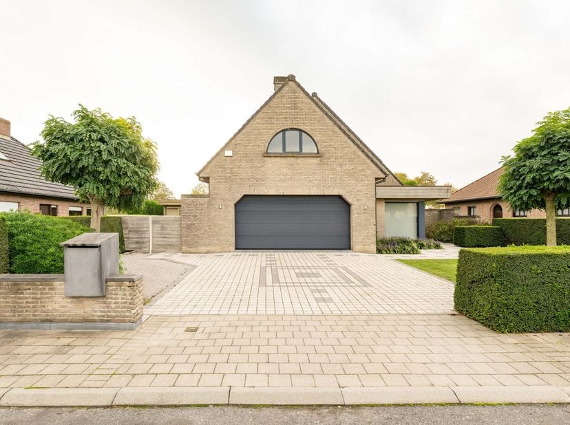 Huis te koop in Tivolistraat 12,
                    8755 Ruiselede
