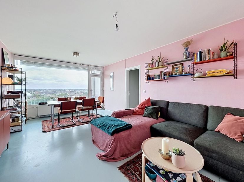 APPARTEMENT MET PRACHTIG UITZICHT -<br />
Appartement op 17e verdieping met prachtig uitzicht. <br />
Het appartement telt 3 slaapkamers. <br />
Kadas