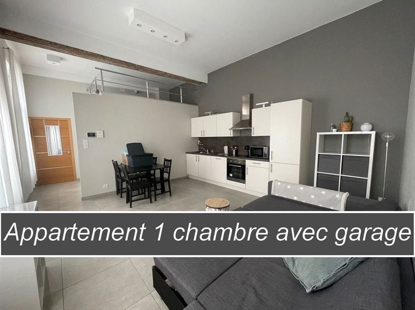 Charmant appartement rénové de +/-52 m², situé au 1er étage sans ascenseur de la Résidence Saint Nicolas, à deux pas du centre-ville de Tournai.<br />