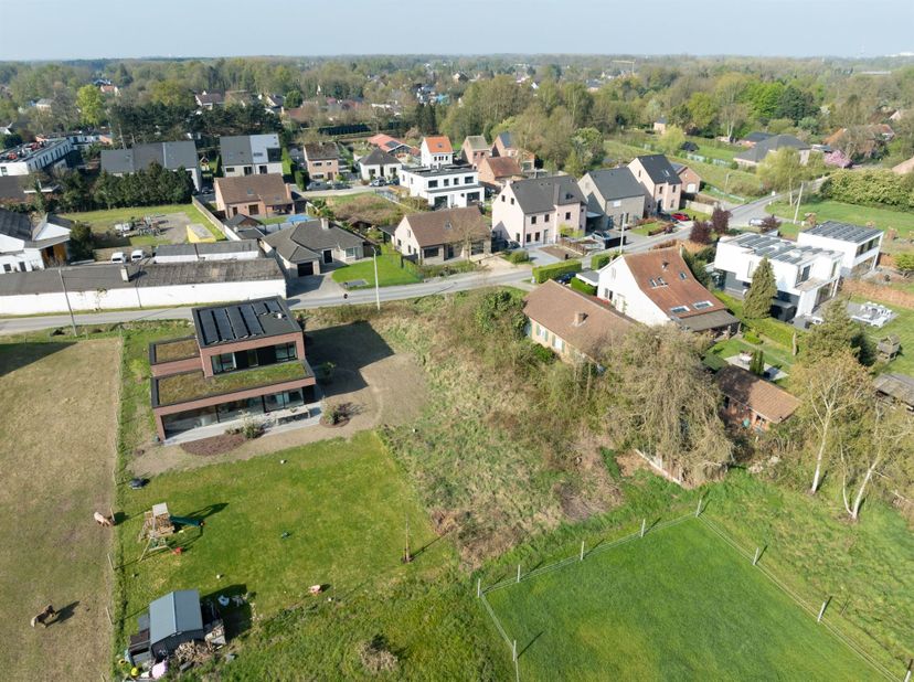 Bouwgrond te koop  858 m² voor open bebouwing<br />
<br />
Deze bouwgrond biedt een uitstekende basis voor het creëren van uw droomhuis, met alle no