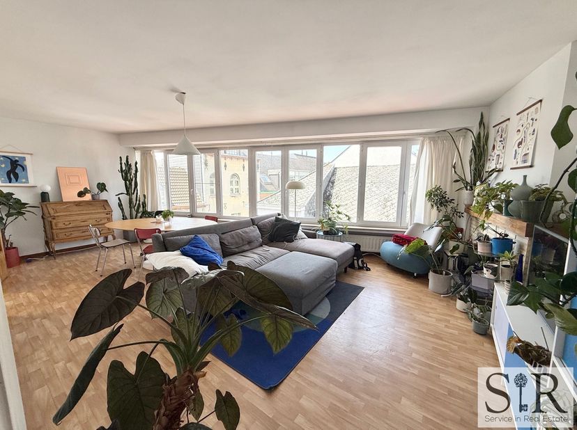 Gezellig appartement in Mechelen in een kleinschalig gebouw zonder lift (dus lage gemene kosten). Rustig gelegen en toch midden in het bruisende stads