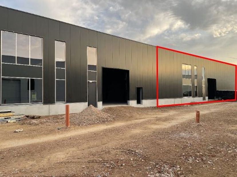 Deze gloednieuwe KMO-unit in het KMO-Park Langveld in Heist-op-den-Berg maakt de efficiënte opslag of lichte productie van jouw onderneming mogelijk.