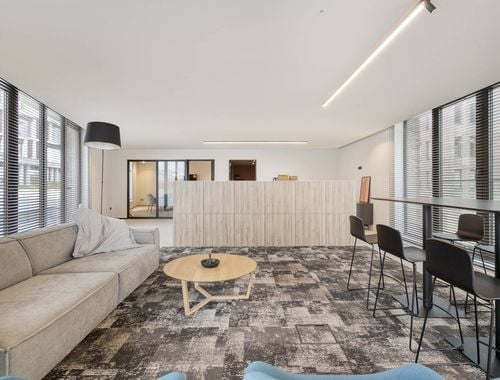                                         Bureaux à louer à Brugge, € 2.917
