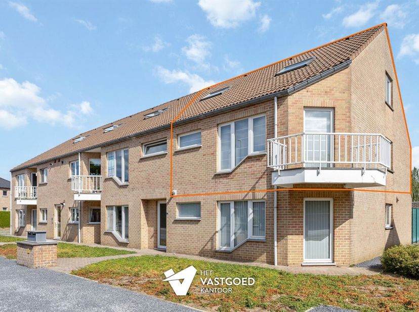 Zeer ruim duplex appartement van 159m² met zeer praktische indeling en kwalitatieve afwerking. <br />
Belangrijkste troeven: <br />
- Centrale ligging