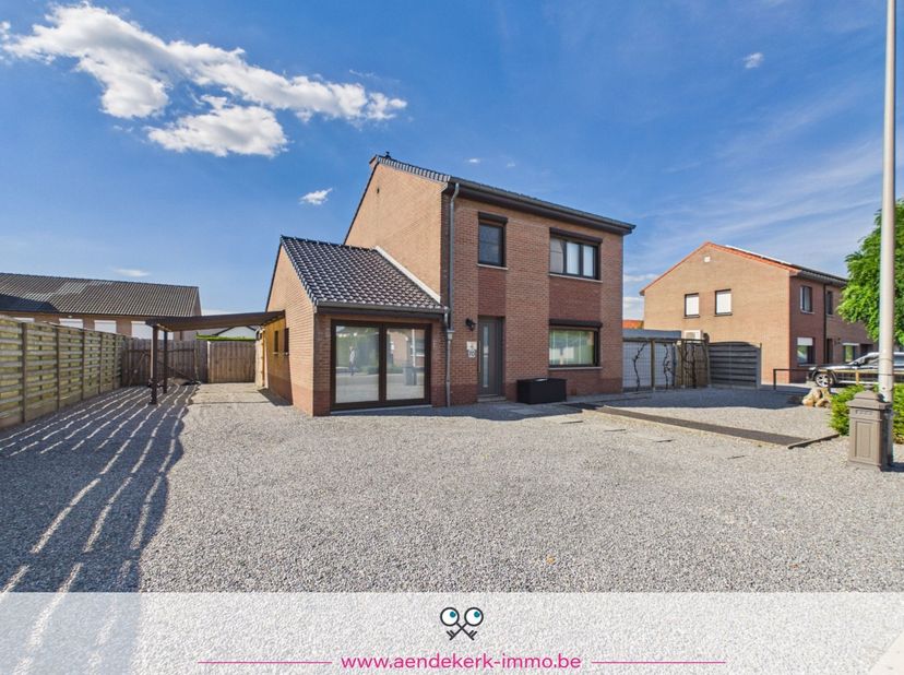 Op zoek naar een vrijstaande huurwoning met tuin, drie slaapkamers én een extra ruimte voor thuiswerk, hobby of logees? Dan is deze woning in Neeroete