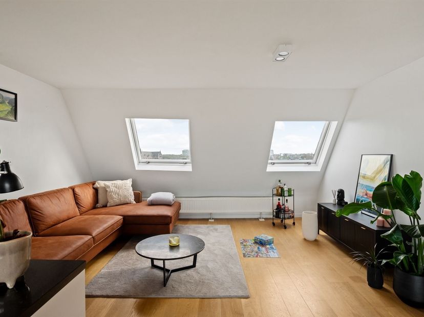 Prachtig dakappartement (72 m²) met ruim terras in hartje Zurenborg <br />
<br />
Ligging: Dit gezellig appartement met terras is gelegen in de Stee