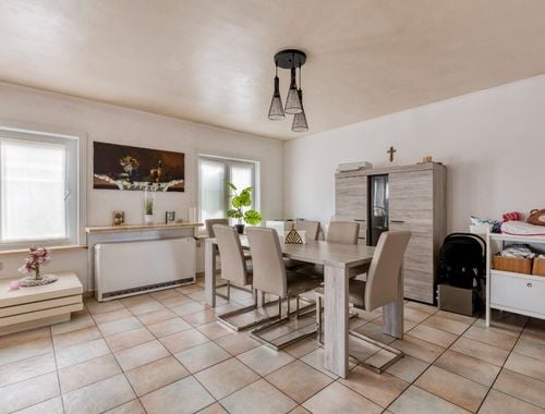                             Bien commercial avec habitation à vendre à Beveren-Leie
