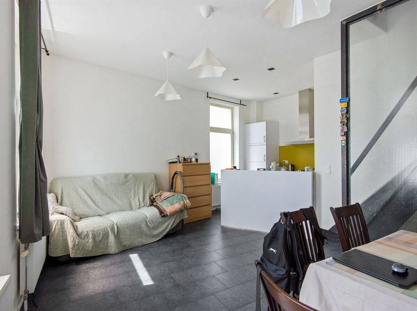 Gelegen binnen de ring van Mechelen geniet deze woning van een uitstekende bereikbaarheid en een centrale ligging. Winkels, scholen, openbaar vervoer,