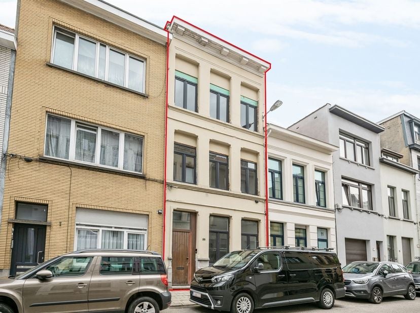 Maison rénovée de 4 chambres dans une rue calme<br />
<br />
Situation : Découvrez cette propriété dans la Pollepelstraat, une rue calme d'Anvers. A