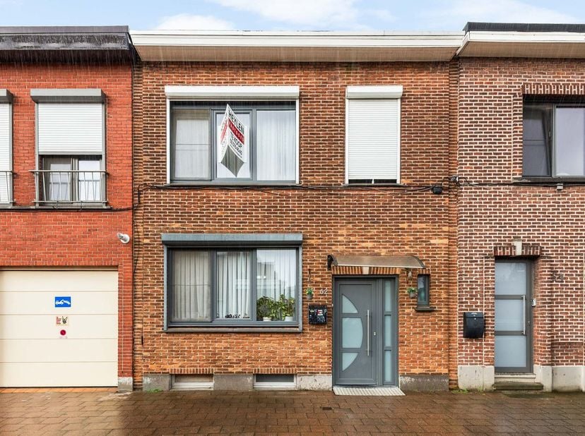 Instapklare gezinswoning met 3 slaapkamers in rustige woonwijk!<br />
<br />
Deze instapklare woning biedt het perfecte evenwicht tussen wooncomfort