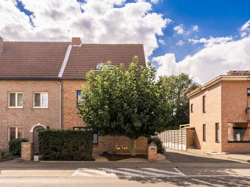 Huis te koop in Lintsesteenweg 57,
                    2570 Duffel