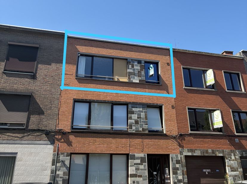 Lichtrijk appartement op de tweede verdieping te huur in Gent. <br />
Winkels, scholen, openbaar vervoer e.d. bevinden zich op wandelafstand.<br />
<b