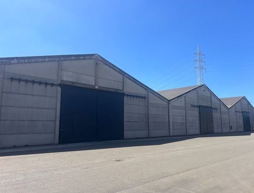                             Magazijn zonder bureel te huur in Kuurne
