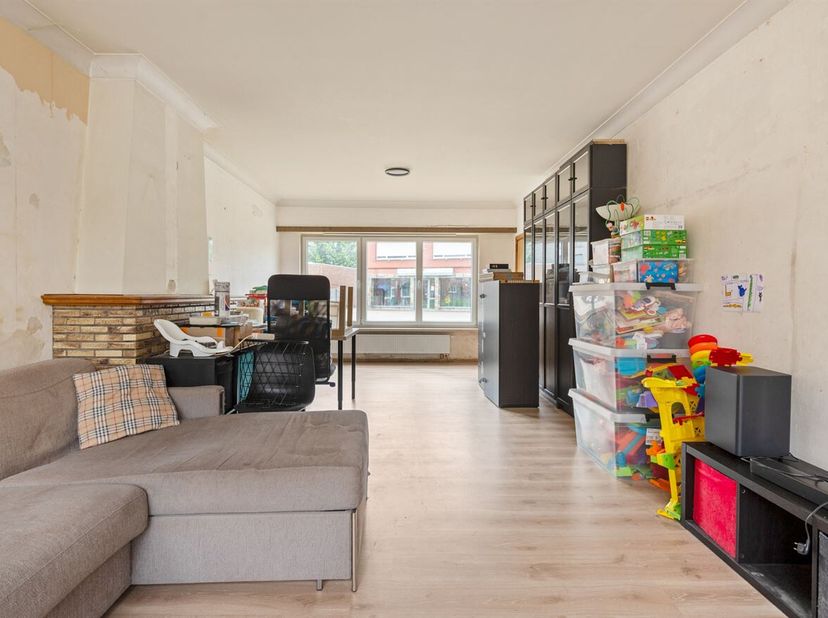 Deels gerenoveerde woning (3 slpks) met uitbreidingsmogelijkheden<br />
Deze woning dateert van 1968 en werd deels gerenoveerd 2024, maar dient nog ve