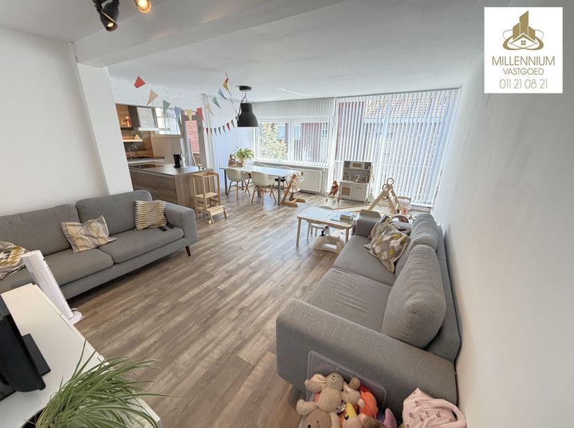 Ruim 3-slaapkamerappartement in hartje Diepenbeek.<br />
<br />
CENTRAAL WONEN – 3 SLAAPKAMERS – VERNIEUWDE KEUKEN &amp; RAMEN – INSTAPKLAAR EPC B<br />