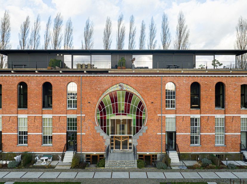In de iconische residentie Chocoladefabriek bevindt zich deze uitzonderlijke loft op de bovenste verdieping. Met een bewoonbare oppervlakte van maar l
