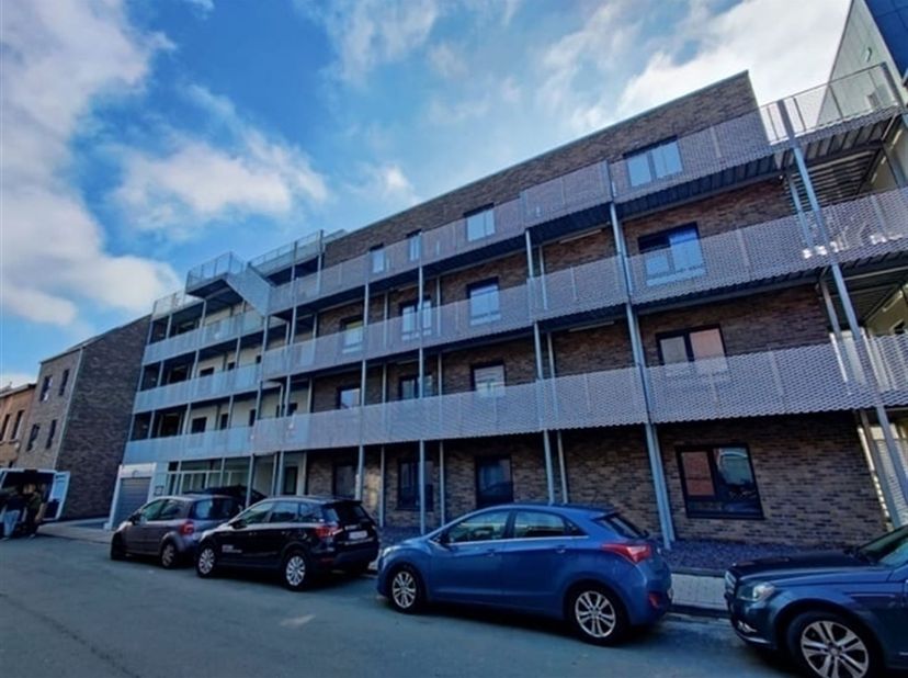 Instapklaar appartement (bouwjaar 2019) op de tweede verdieping van een energiezuinig gebouw met lift en gemeenschappelijke fietsenstalling. De lichtr