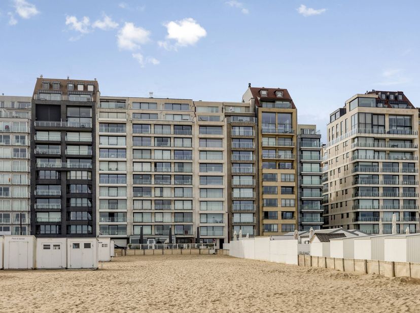 Appartement à vendre à Zeedijk-Duinbergen 328 boîte 01,
                    8301 Duinbergen
