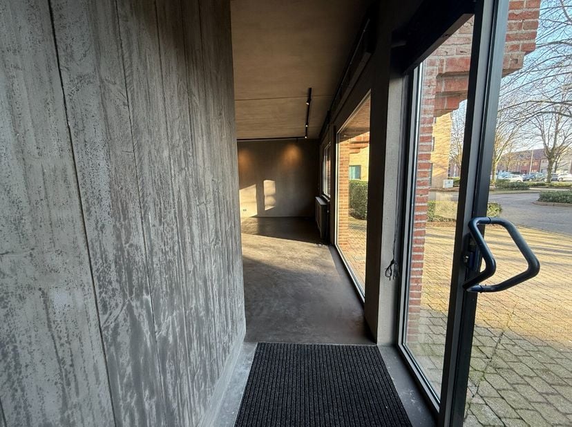 Bien professionnel à louer
                    à 2260 Oevel