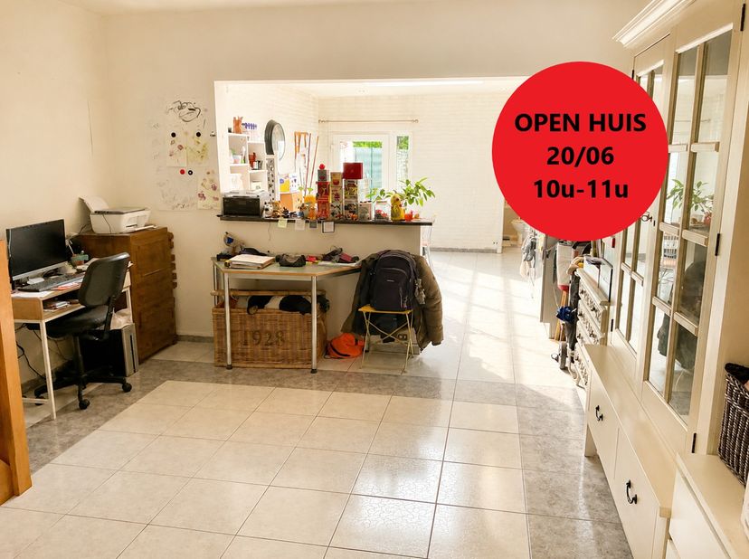 OPEN HUIS ZATERDAG 20/06 van 10u tot 11u.<br />
Op zoek naar een betaalbare woning met ruimte en een uitstekende ligging? Deze gezellige tussenwoning
