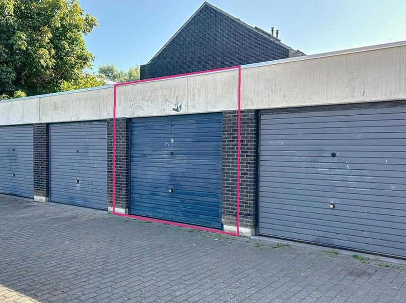 Garage à louer
                    à 8400 Stene