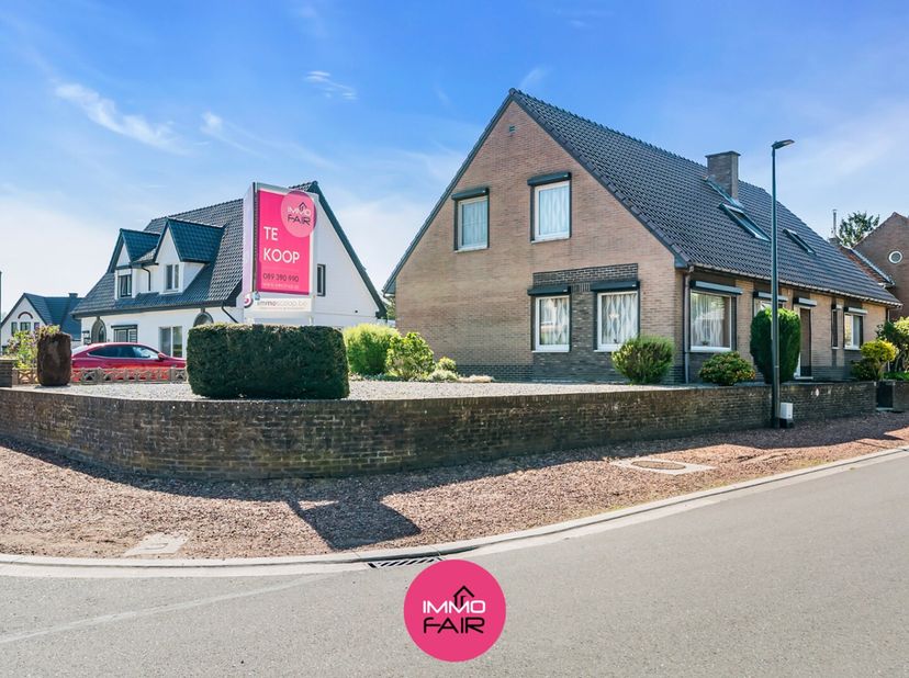 Deze charmante open bebouwing is rustig gelegen aan het Rode Kruisplein 15 in Eisden, in een aangename en residentiële woonwijk. De woning geniet van