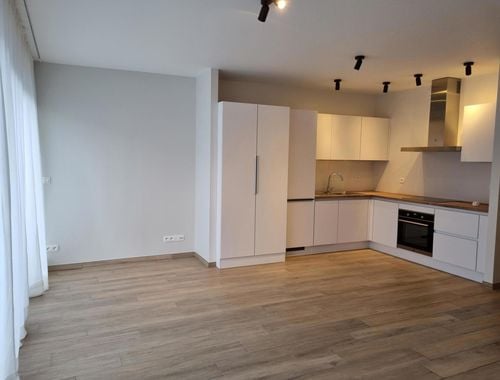                                         Studio te huur in Etterbeek, € 950
