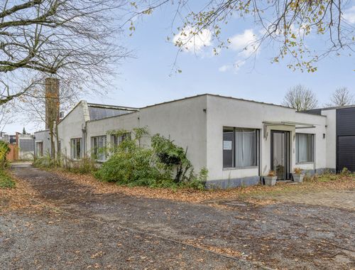                                         Magazijn met bureel te koop in Borsbeek, € 1.250.000
